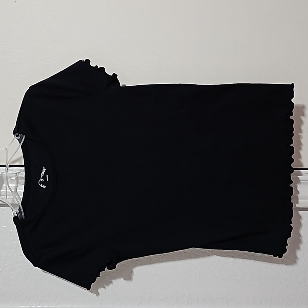 ⚫️ Black Top
